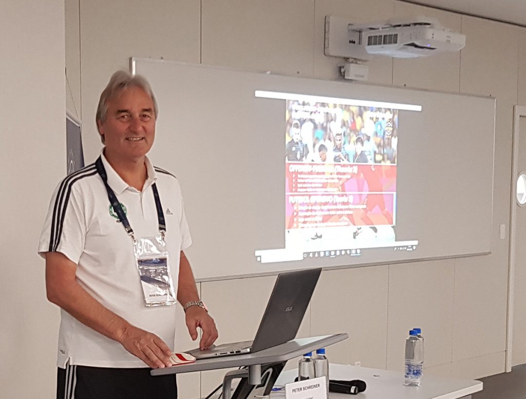 Peter Schreiner during his lecture on the subject of "Creating scoring chances, using gaps in the defense lines and combination play"