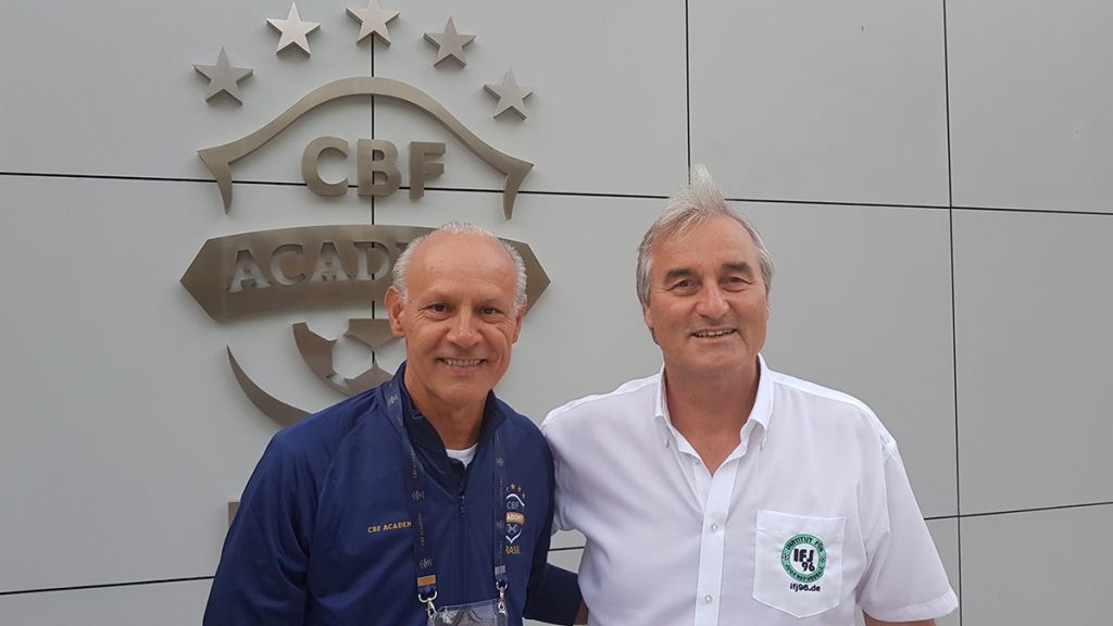 Peter Schreiner hier mit Moraci Sant’anna Fitnesstrainer der brasilianischen Nationalmannschaft bei den Weltmeisterschaften (1982, 1986, 1994 und 2006).